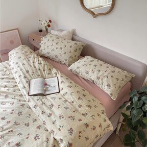 Luna & Leuca Floral Cream Bedding Set
